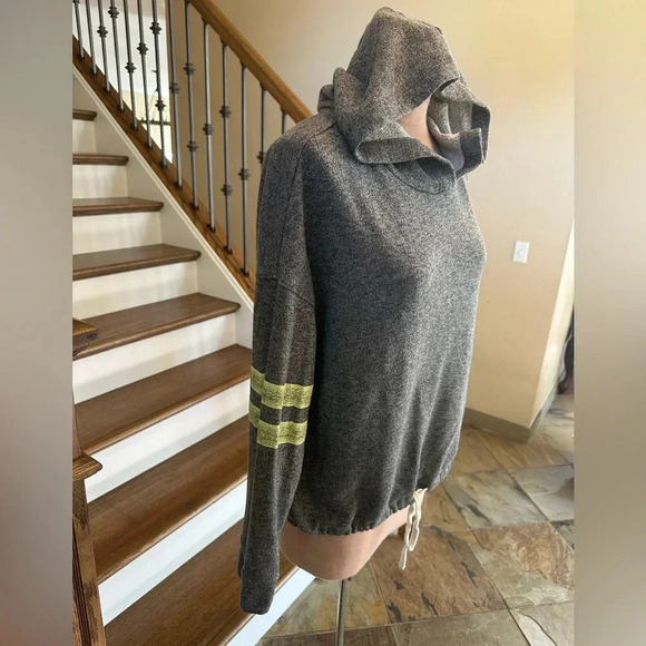Sundry Grey Cozy Hooded Drawstring Hem Pullover Sweatshirt Size 2 Medium - Picture 3 of 9